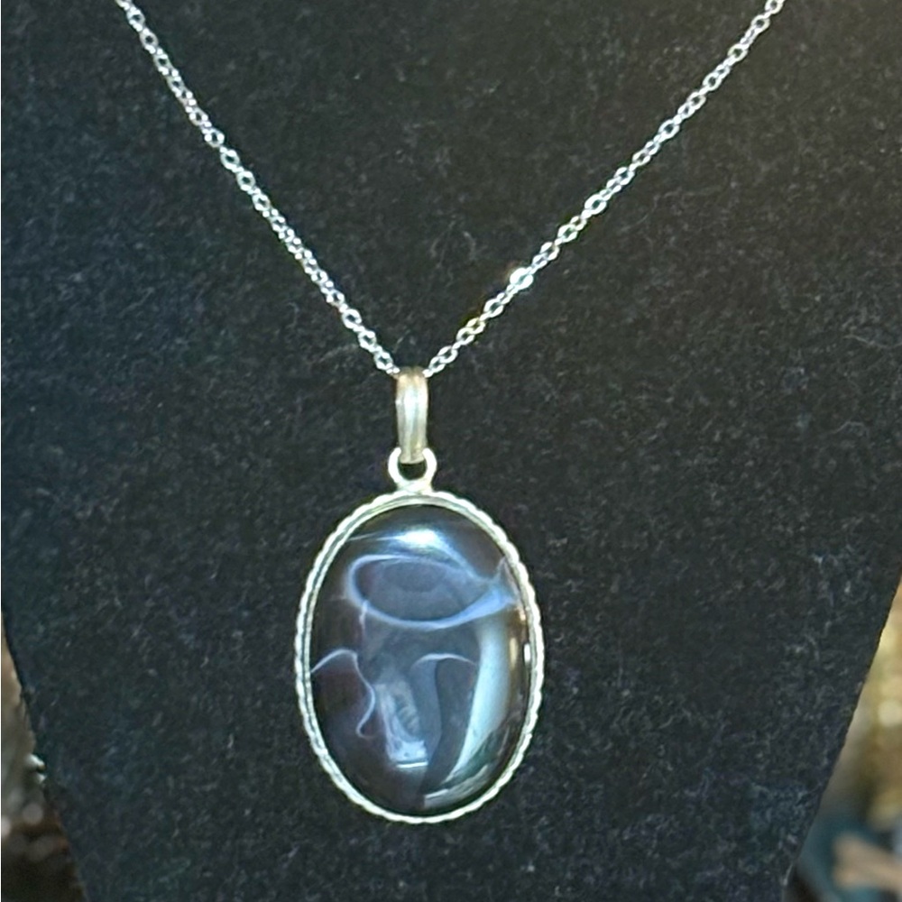 Elegant Silver Pendant Necklace
